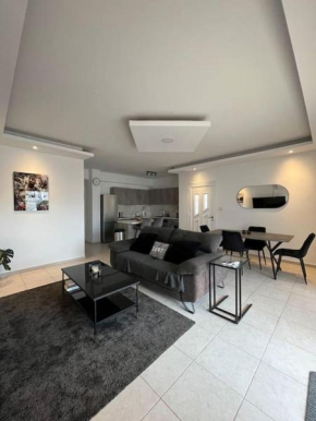 Elite Escapes Roof Terrace Apartment - Kato Paphos